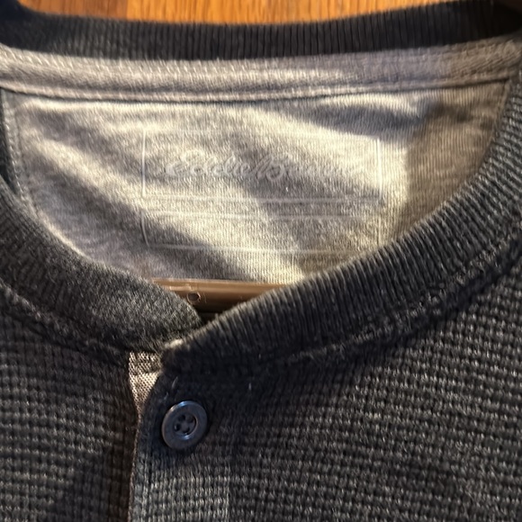 Men’s Eddie Bauer Henley! Size small! - Picture 2 of 3